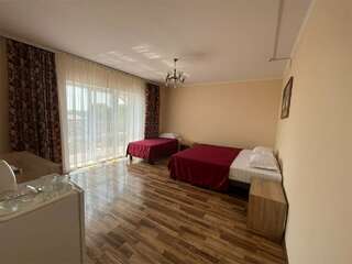 Гостиница Вап Ейск Трехместный делюкс с балконом-2